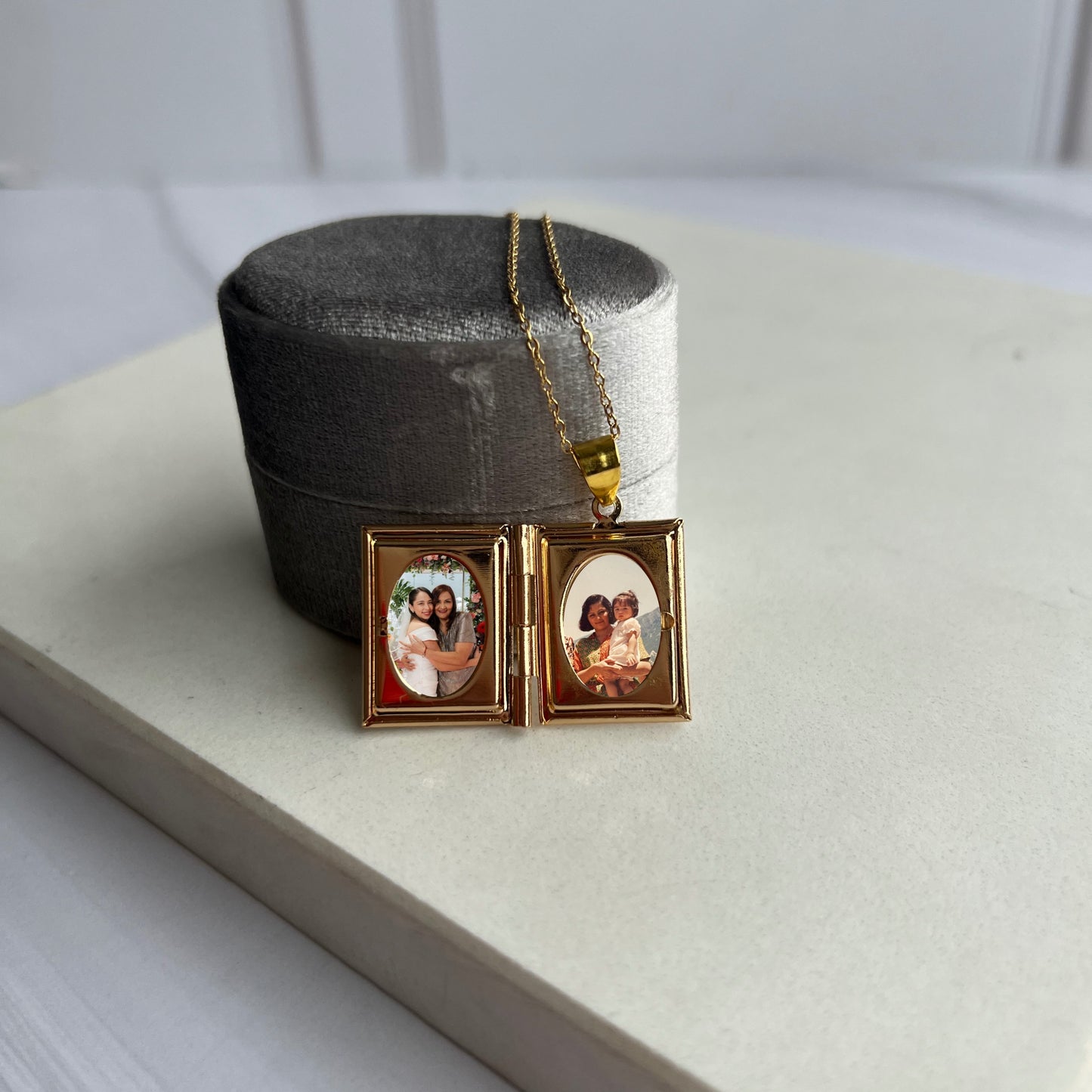 Relicario libro fotografía