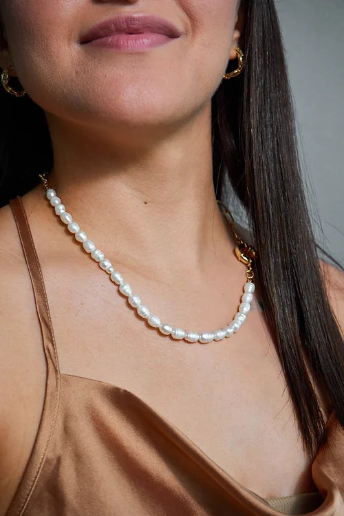 Collar layer Perla de río