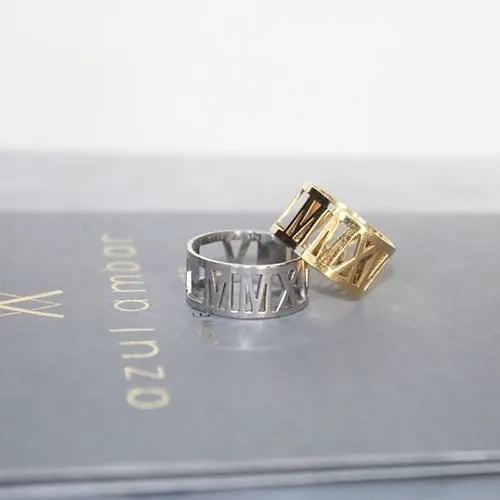 Anillo con fecha perforada