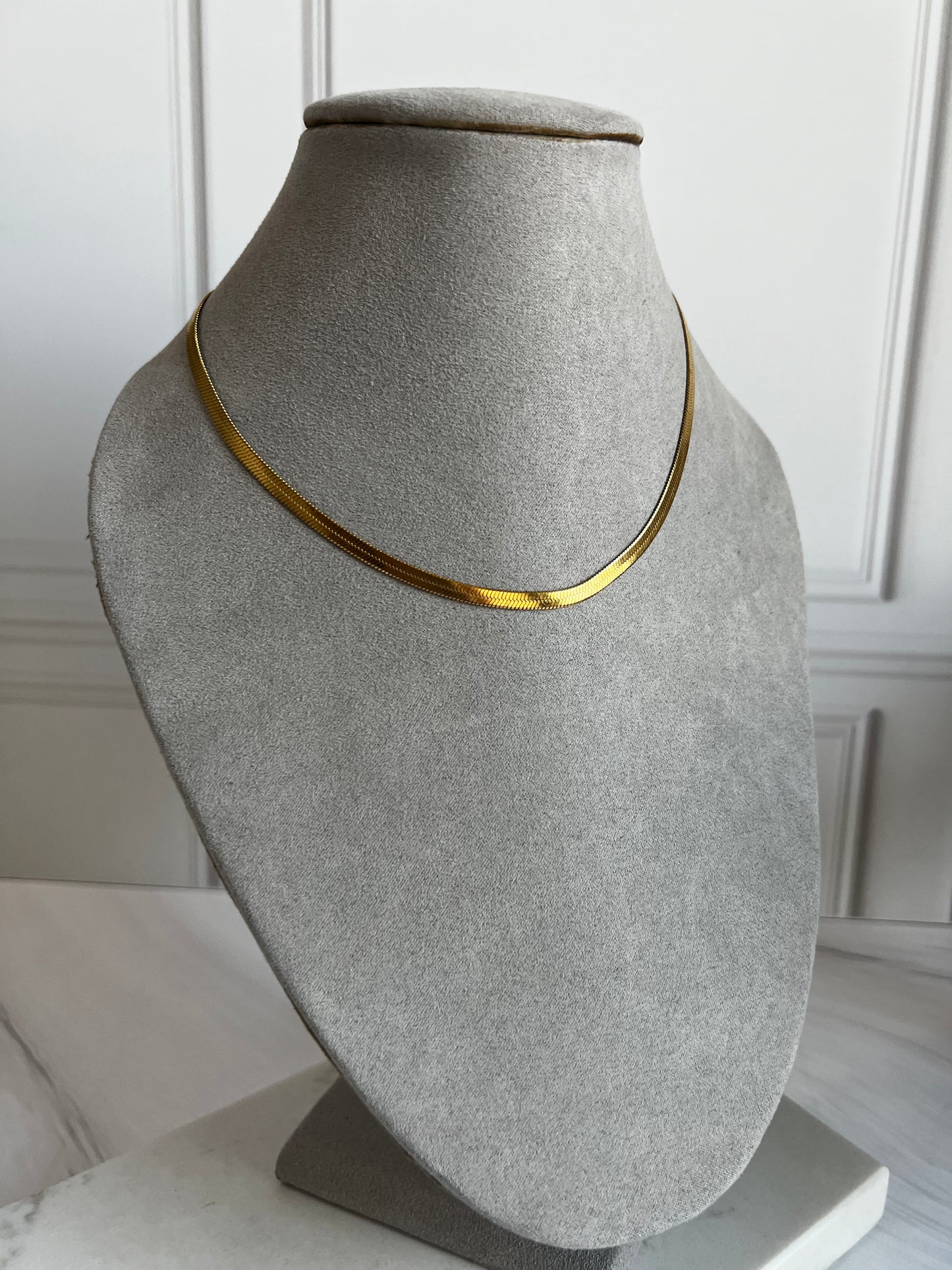 Collar Mona gold